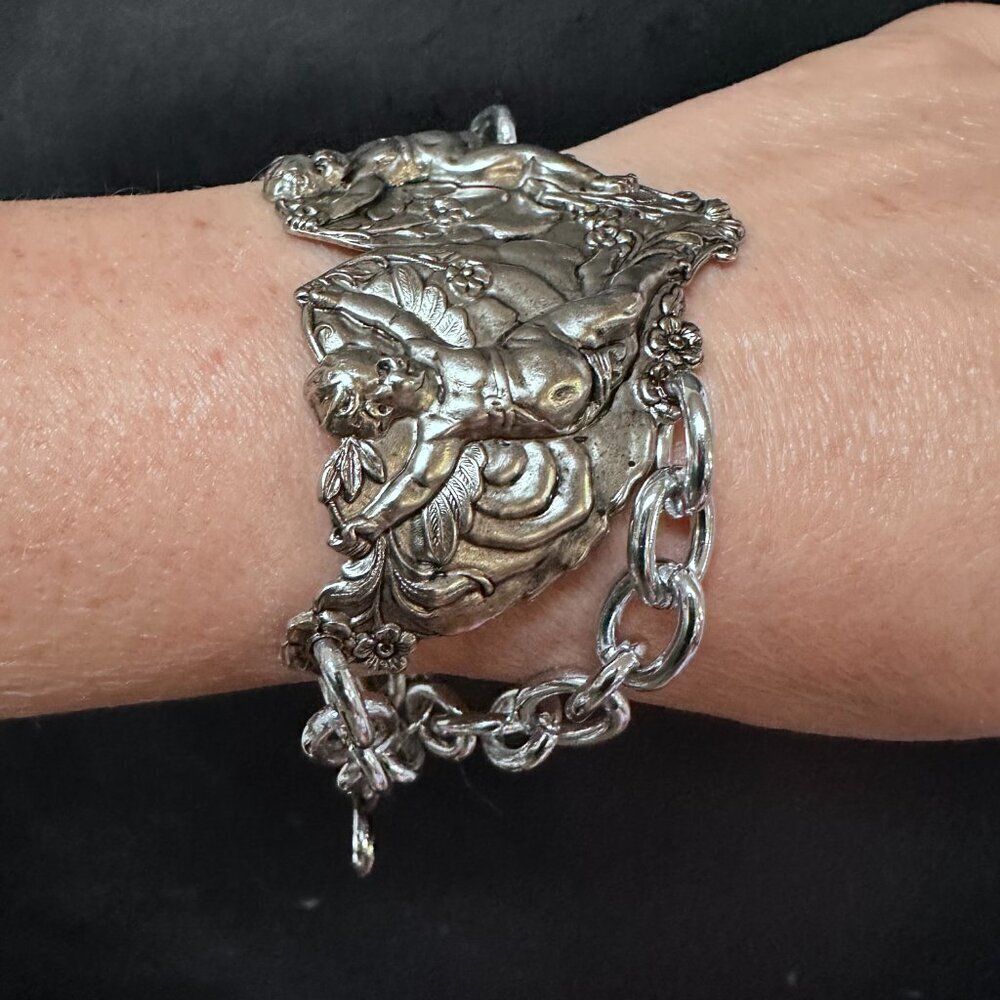 Cherub Angel Cuff Bracelet Victorian Silver Repoussé Cupid Angels Christmas Gift - Picture 11 of 12